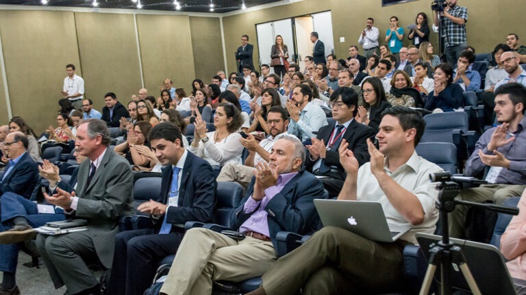 Público na FGV/SP (EN: Audience at FGV/SP).